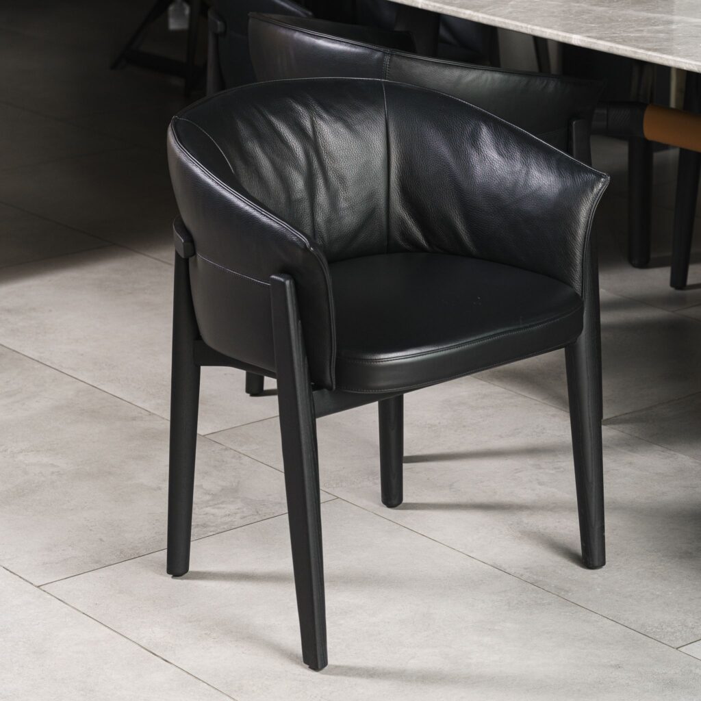 Стул Leopold Leather soft Carbone от Poliform