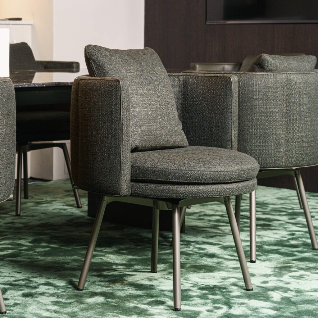 Стул обеденный Torii Swivel Muschio от Minotti