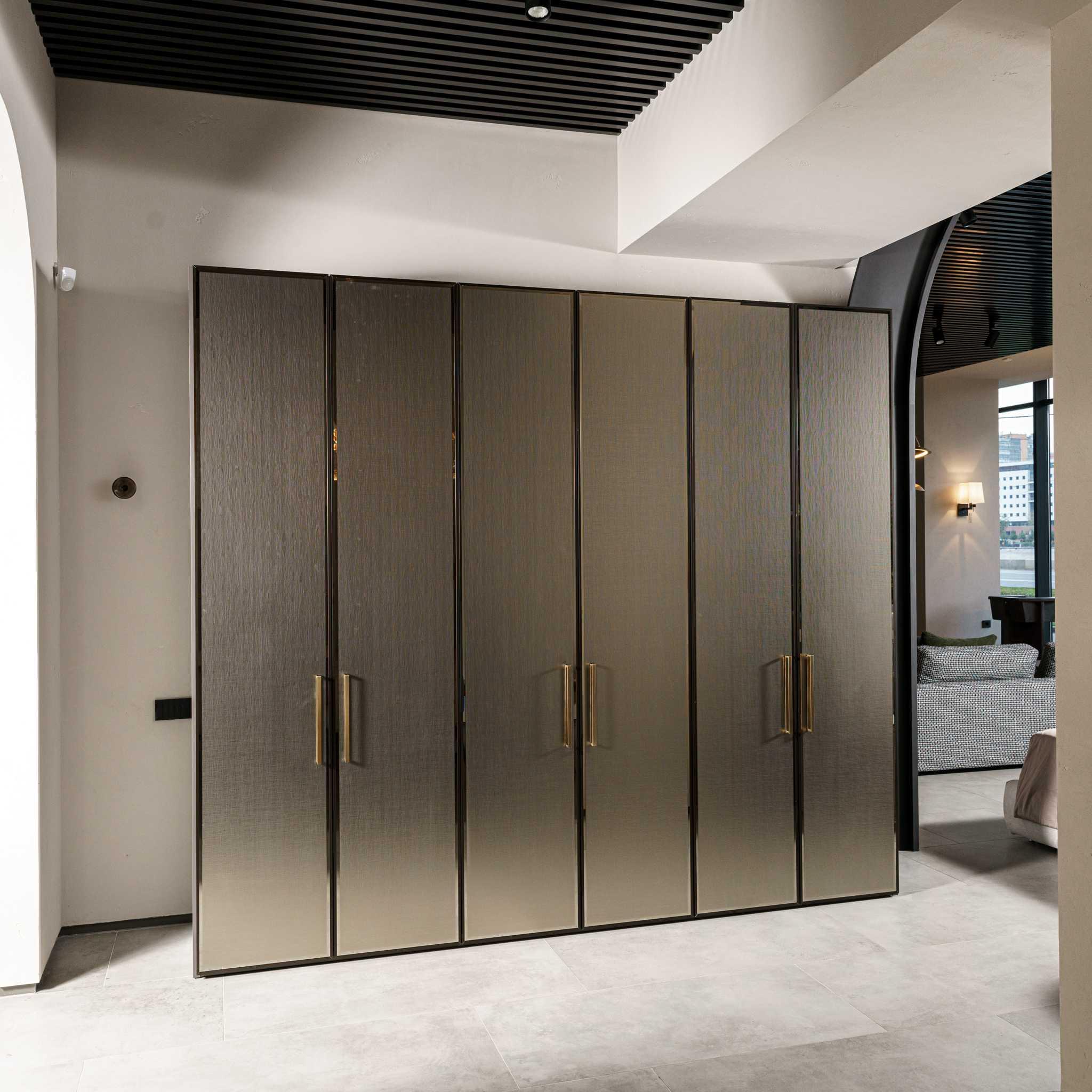Шкаф Guardaroba Private Dark от Flou