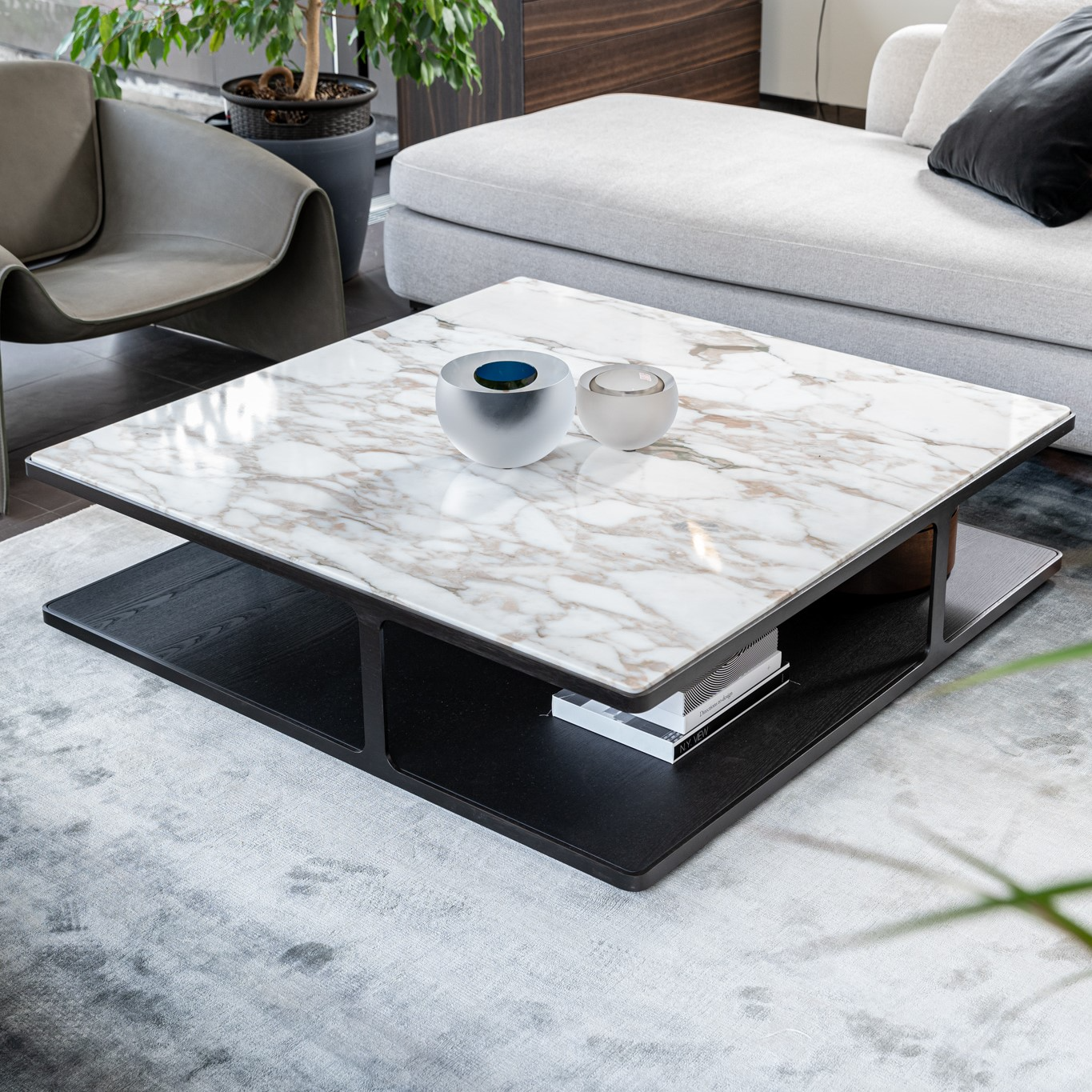 Журнальный столик Creek Square Black Elm от Poliform