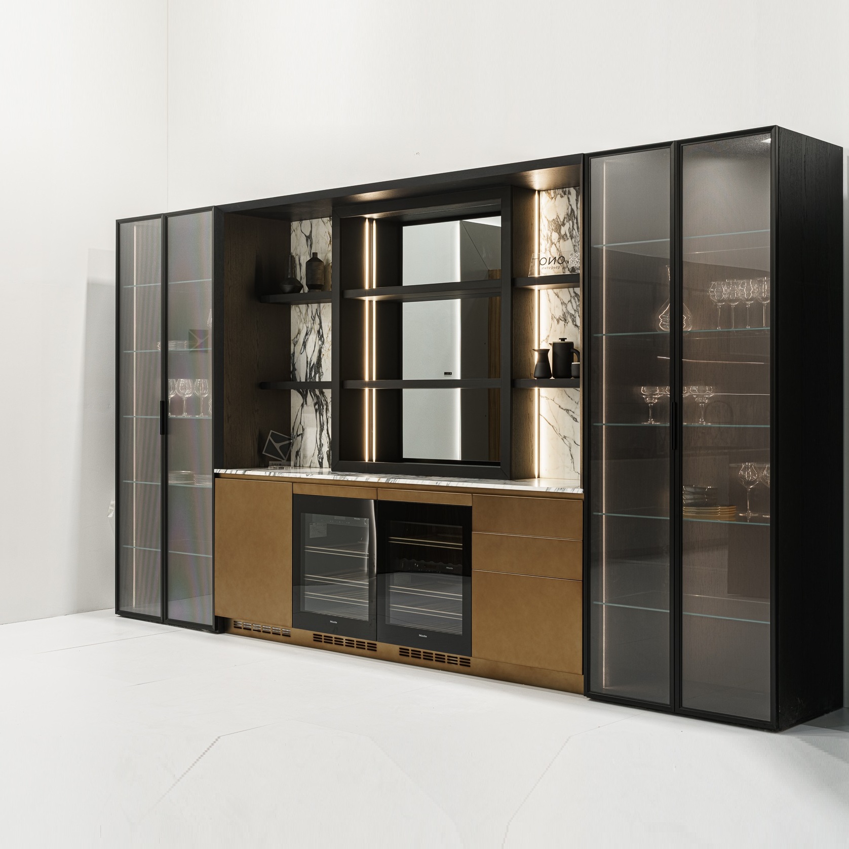 Бар с витринами Quintessence от Aster