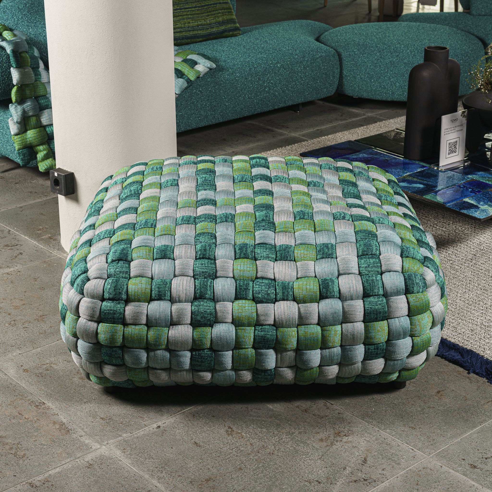 Уличный пуф с чехлом Tobit 110 от Paola Lenti