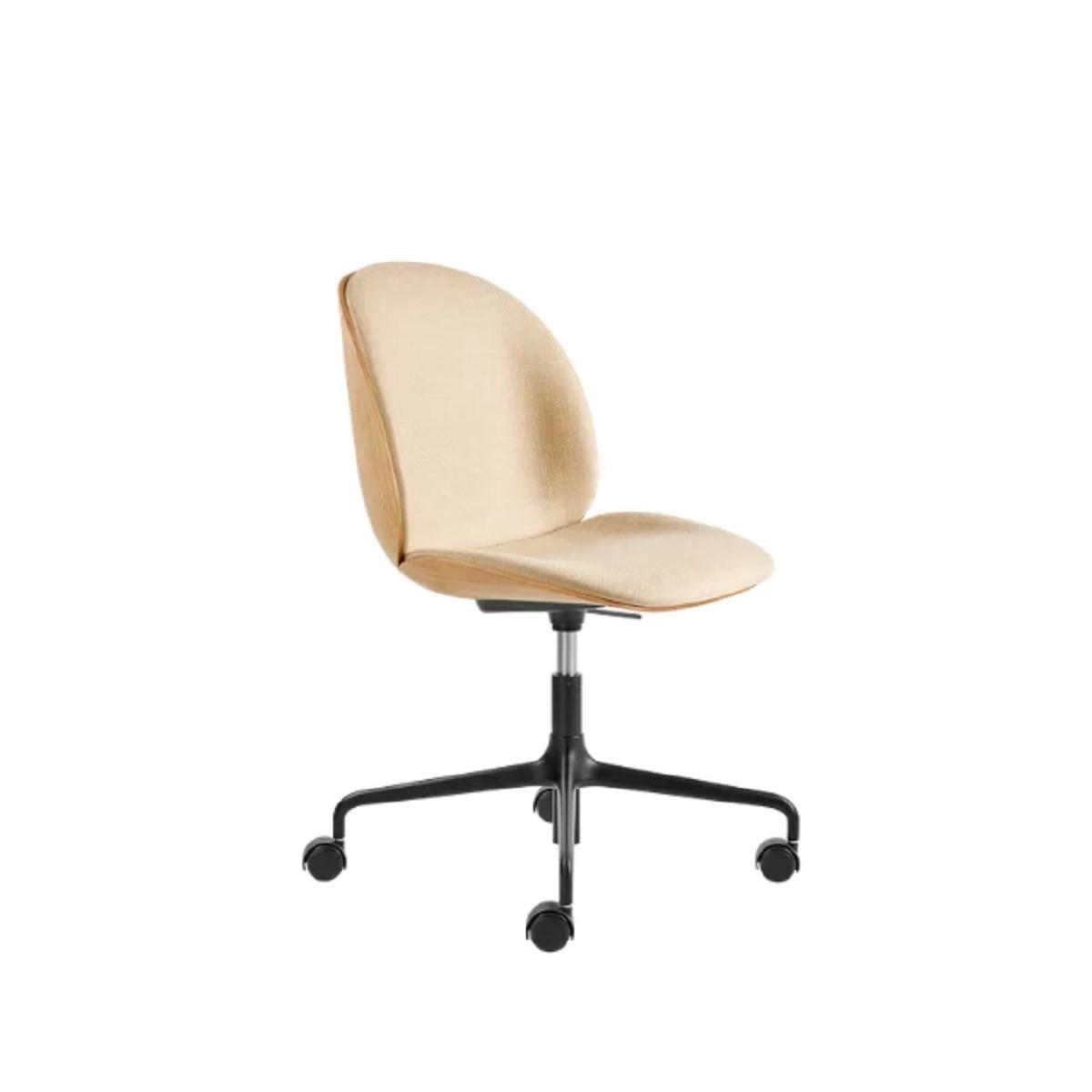 Рабочее кресло Beetle Meeting Chair от Gubi