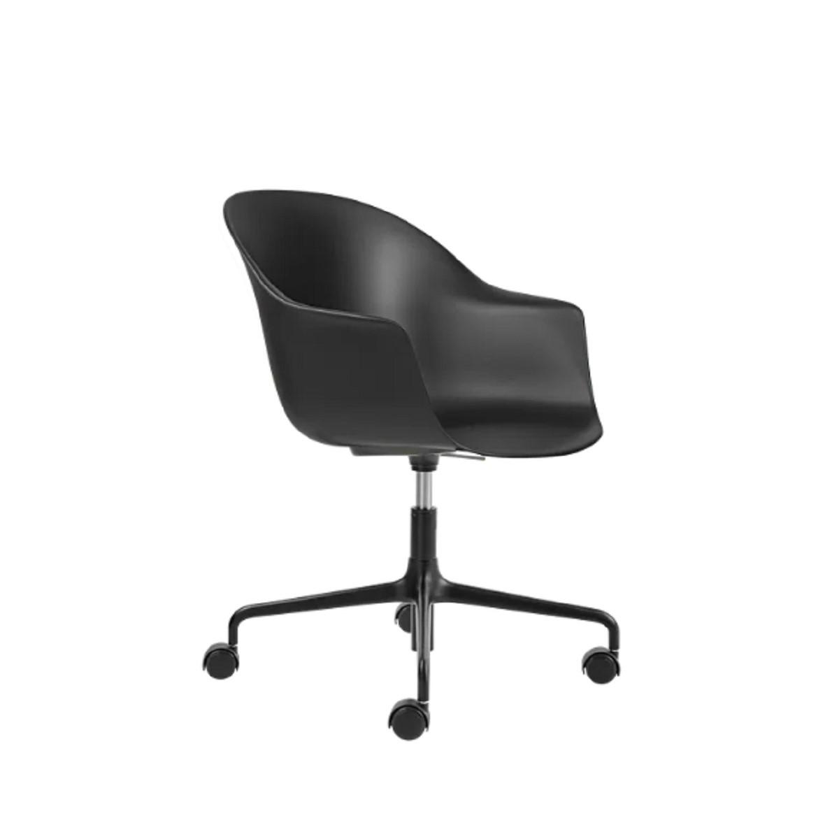 Рабочее кресло Bat Meeting Chair от Gubi