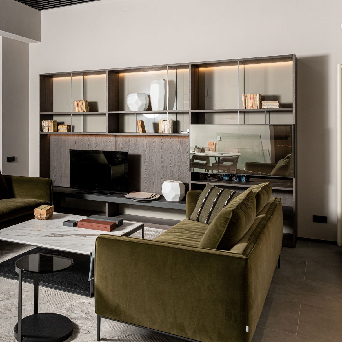 Композиция под ТВ 505 от Molteni & C