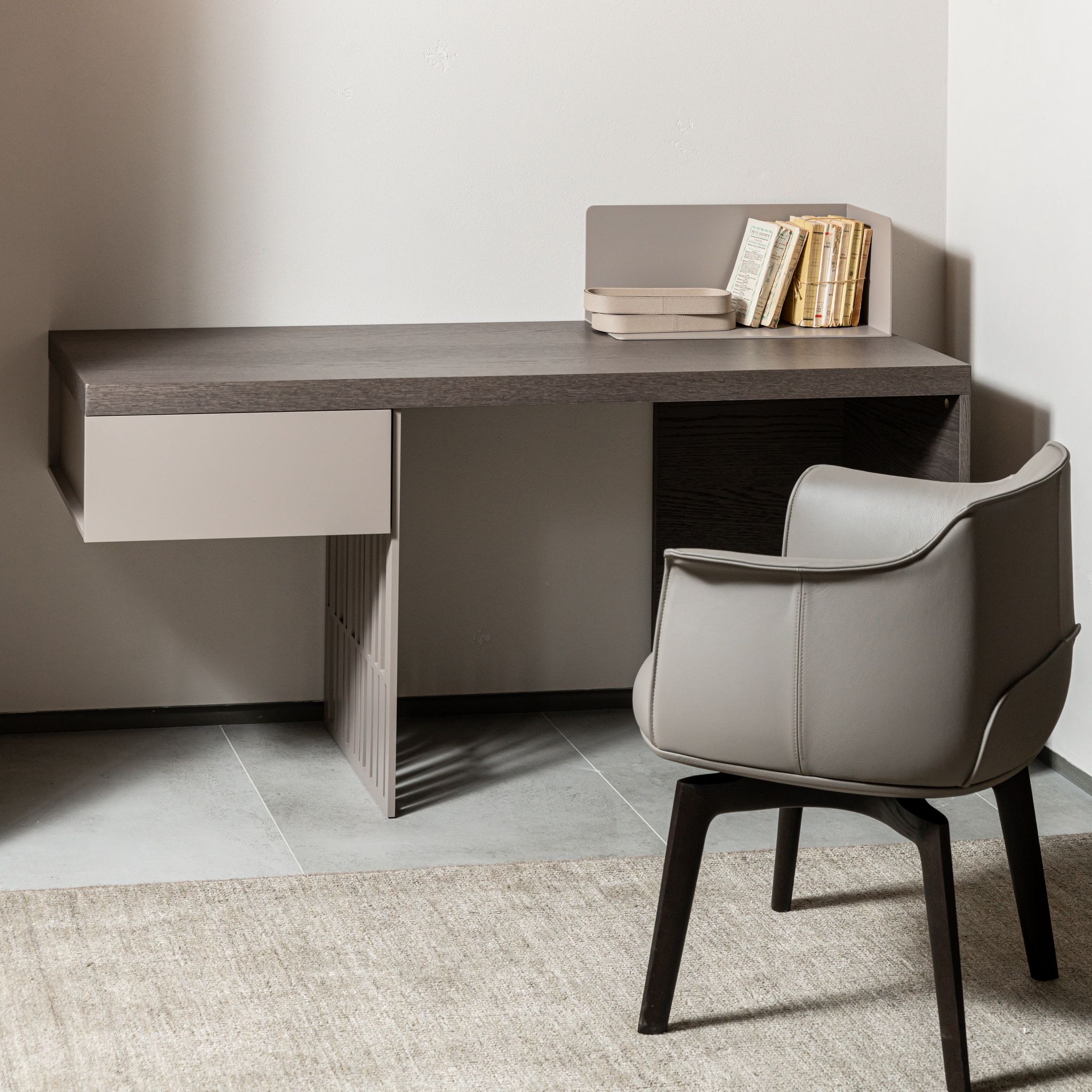 Стул Archibald Swivel Topo от Poltrona Frau